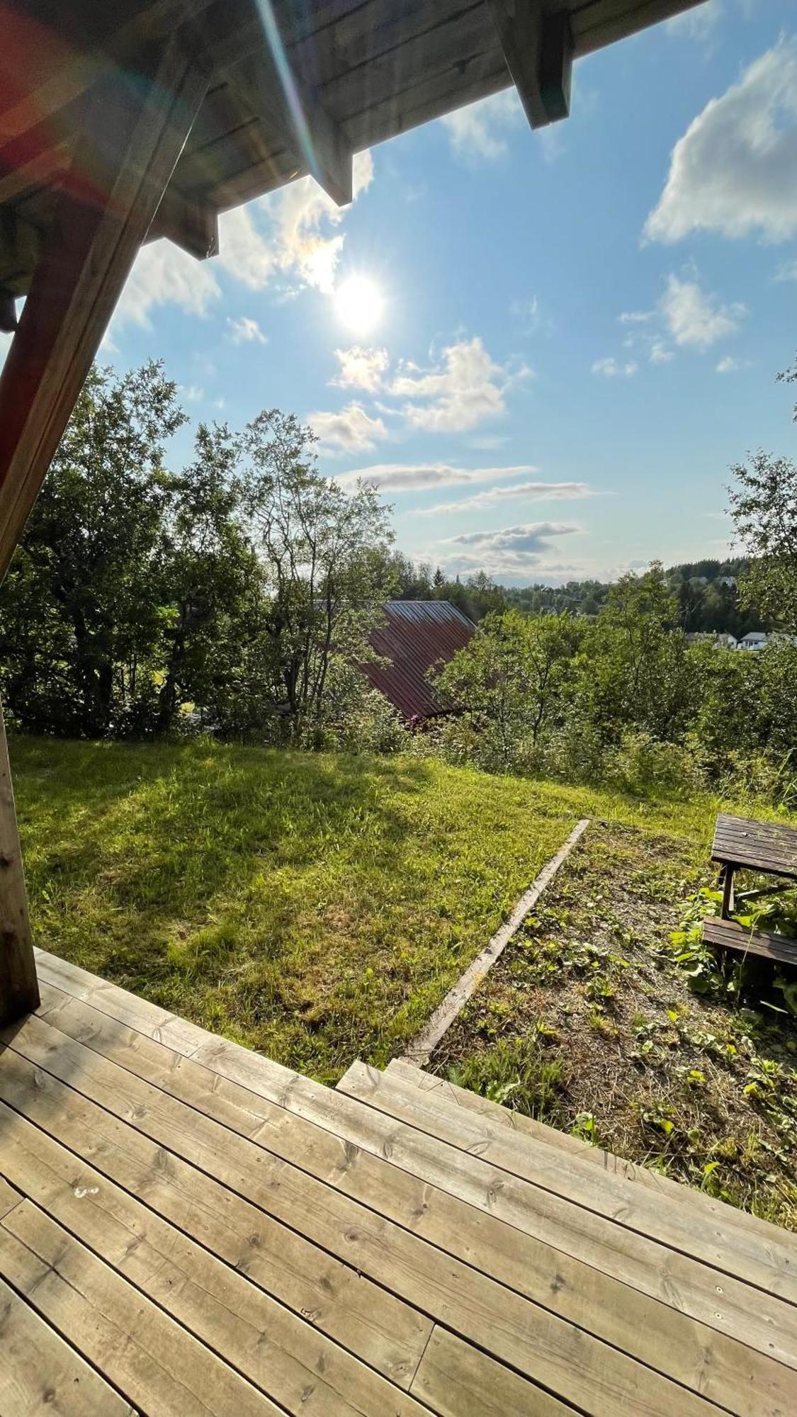 Sentral Og Romslig Leilighet Naert Senja Finnsnes Exterior photo